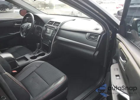 2015 Toyota Camry Se z USA, uszkodzony, nr VIN 4T1BF1FK6FU981325